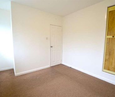 Furnival Avenue, Slough, SL2 - Photo 3