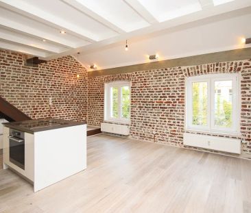 Traumhaftes Dachgeschoss-Loft mit offener Galerie und Einbauküche - Foto 3