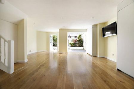 4 bedroom detached house to rent - Photo 2