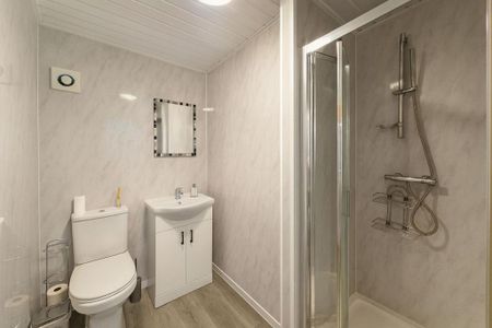 1 bedroom in a house share to rent - Photo 4