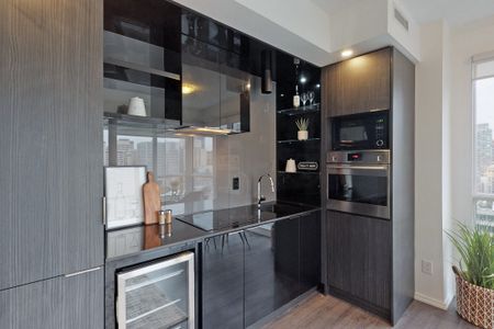 For Lease - 70 Temperance Street Unit# 1915, Toronto, Ontario - Photo 2