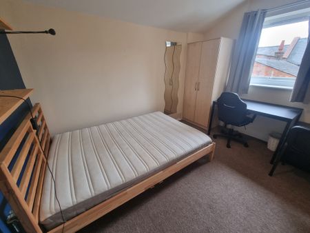 5 Bed Student Accommodation - Photo 3