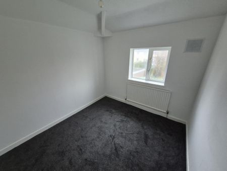 4 bedroom semi-detached house to rent - Photo 5