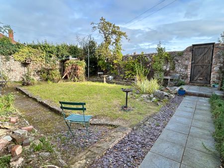 2 bedroom Two Bedroom Town House to rent - Photo 2