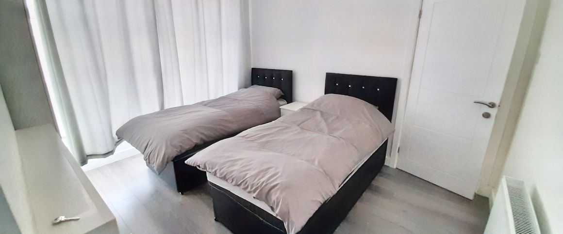 Green Lane Room 4 - Photo 1