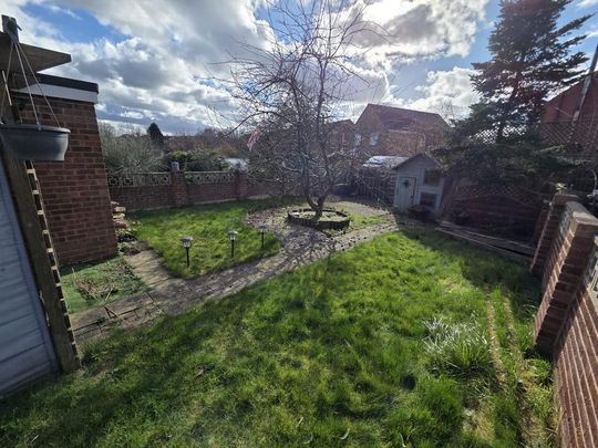 3 bedroom semi-detached house to rent - Photo 1