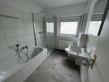 *LAMBERT&STRELOW* Taunusstein-Wehen, gepflegte 3 ZKBB - Dachgeschosswohnung für ... - Photo 3