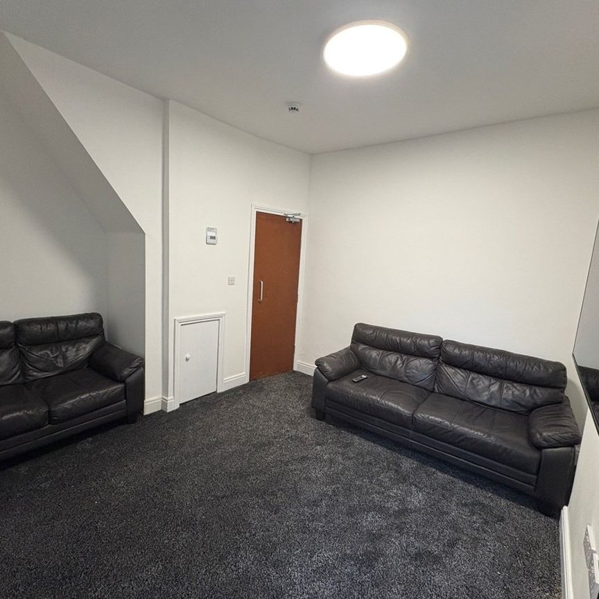 Room in a Shared House, Moseley Road, M14 - Photo 1