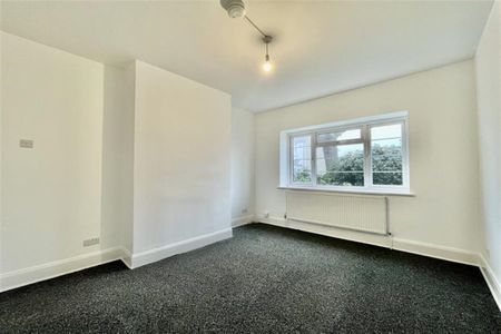 2 bed Flat Fairleigh Court, SS9 - Photo 3