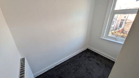 To Let 2 Bed Mid Terraced House - Photo 2