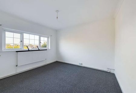 A North Parade, Chessington, Surrey, KT9 - Photo 5