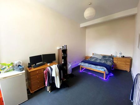 8 bedroom terraced house to rent - Photo 5