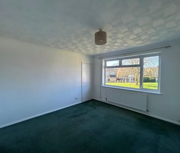 Cheyne Way, Farnborough, Hampshire, GU14 - Photo 2