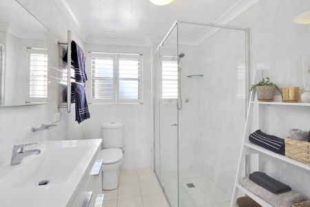 Renovated, Light Filled and with Air Con - Photo 4