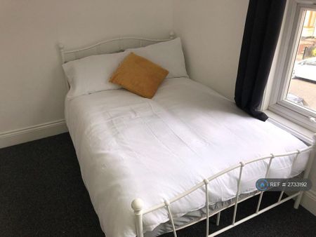 1 bedroom in a house share to rent - Photo 5