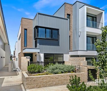 Stylish & Contemporary Townhouse – Modern Living in Box Hill - Photo 5