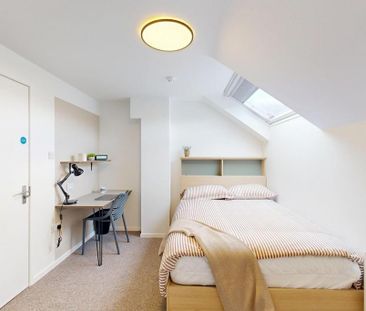 3 bedroom flat to rent - Photo 4