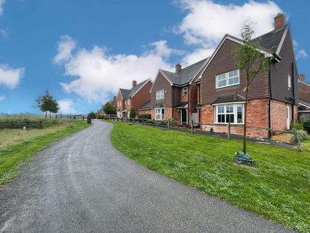 3 bedroom semi-detached house to rent - Photo 2