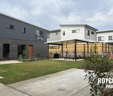 Modern 4 Bedroom Townhouse in Prime Location - Photo 6