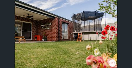 QUALITY FAMILY HOME! - Photo 5