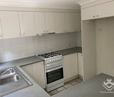 STUNNING TOWNHOUSE-CLOSED TO ALL AMENITIES - Photo 5