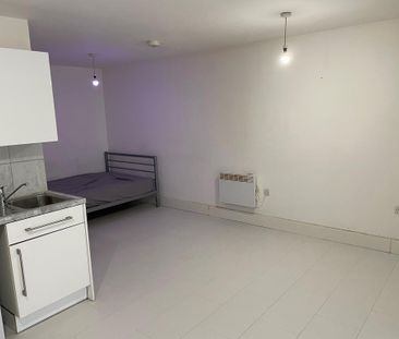 Studio to rent - Photo 2