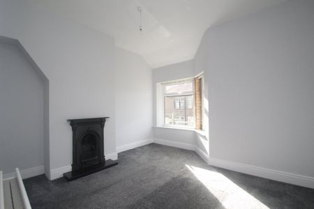 3 bedroom end of terrace house to rent - Photo 3