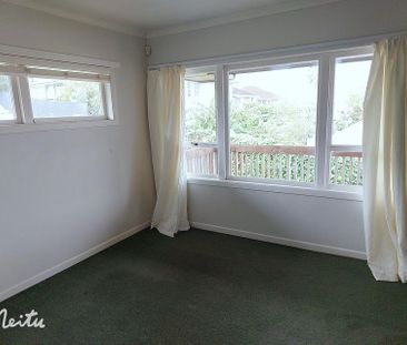 Macleans zone with semi-self-contained unit - Photo 4