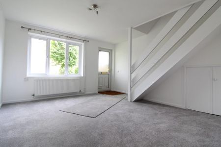 2 bedroom end of terrace house to rent - Photo 2