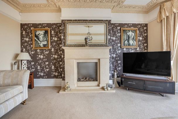 4 bedroom property to rent - Photo 1