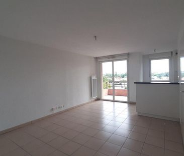 location Appartement T2 DE 41m² À FONBEAUZARD - Photo 2