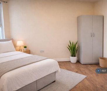 1 bedroom in a house share to rent - Photo 2