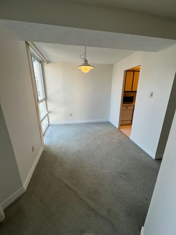 For Lease - 3650 Kaneff Crescent Unit# 1002, Mississauga, Ontario - Photo 5