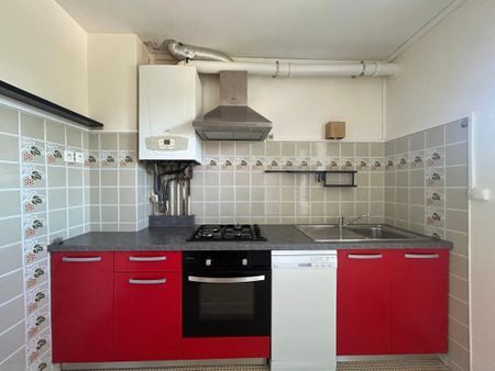 Location Appartement 3 pièces 67m² AIRE SUR L ADOUR 40800 - Photo 4