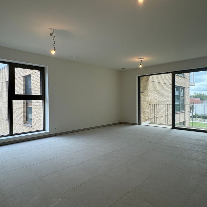 Stijlvol en energiezuinig nieuwbouwappartement met 2 slaapkamers en afgesloten garagebox in Veurne - Foto 1