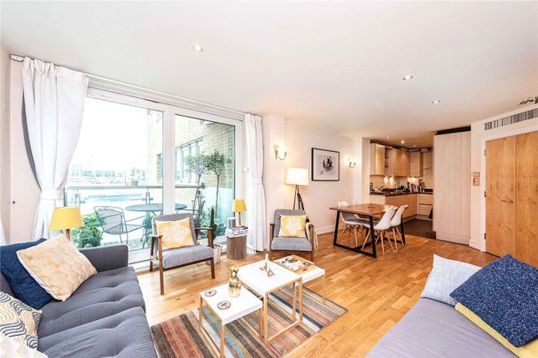 A bright one bedroom apartment situated within this desirable river fronted development, located in West Wapping. - Photo 1