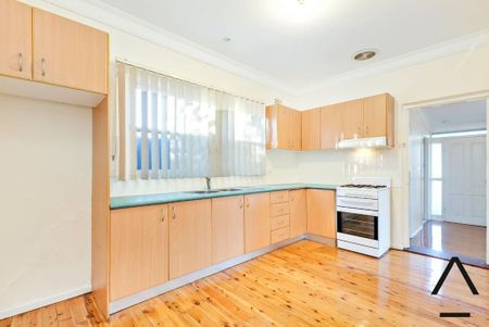Neat & Tidy Three-Bedroom House in Kingsgrove - Photo 3