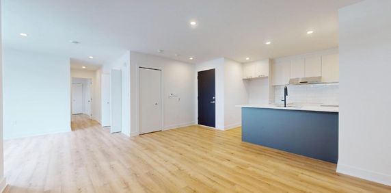 3½ à louer à Laval | Dernier étage| Stationnement | Internet | Ascenseur|Occupation immédiate - Photo 2