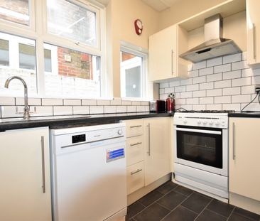 3 bedroom terraced house to rent - Photo 3