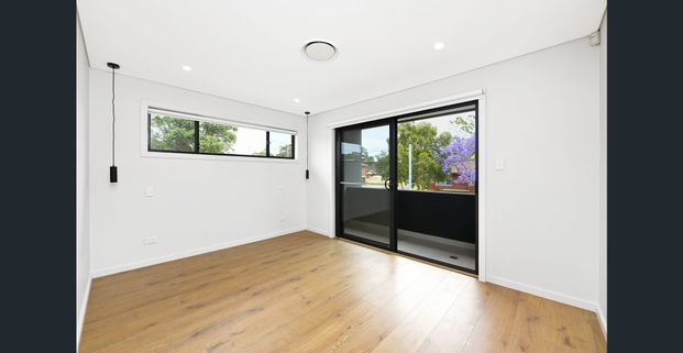 Modern Living in a Prime Padstow Location - Photo 1