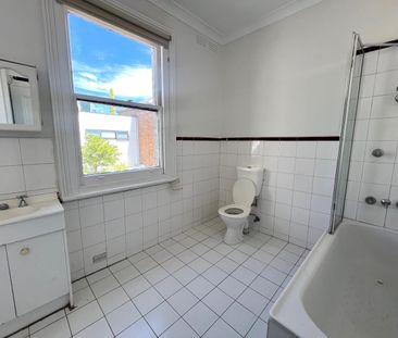 Spacious Carlton Home in a Prime Location - Photo 6