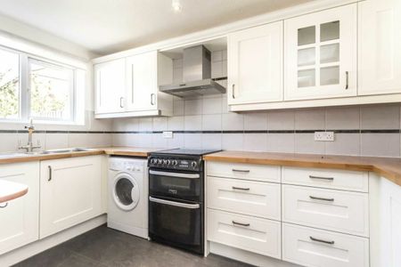 Briar Close, TW12, London - Photo 2