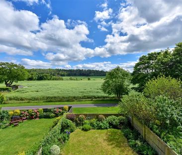 A spacious four bedroom home located in Temple, surrounded by countryside and only 1.7 miles from Marlow - Photo 1