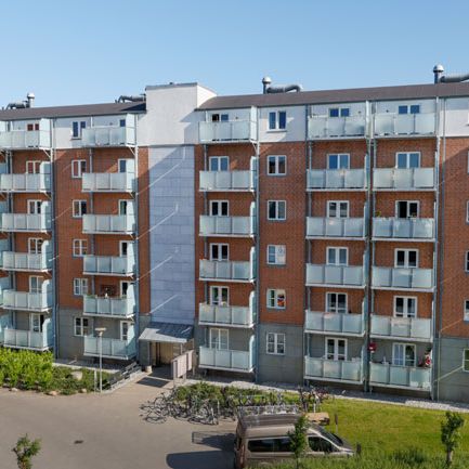 Dejlig 2-værelses lejlighed med en skøn altan - Foto 2