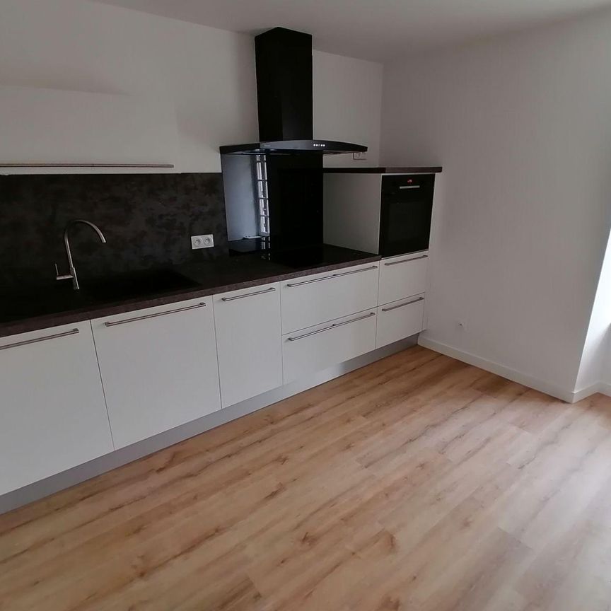 A LOUER A ORGERES - EN PLEIN CENTRE, proche des commerces. Appartement de type 2 de 34.00 m² en... - Photo 1