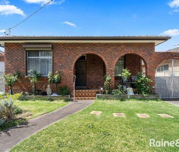 4 Bedroom Home - Recently Renovated - Photo 3