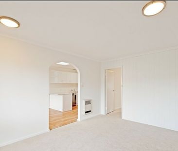 15 Epenarra Close, Hawker ACT, Belconnen - Photo 2