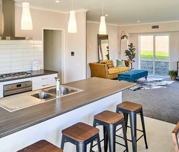 Spacious & Familiy Friendly - Photo 2