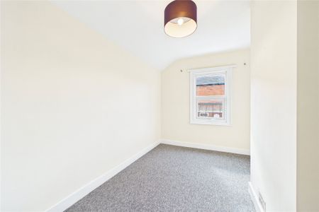 3 bedroom House in Norfolk Road, Berkshire - Photo 5