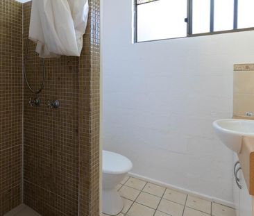 TIDY UNIT LOCATED IN THE CENTRE OF TORQUAY - Photo 6